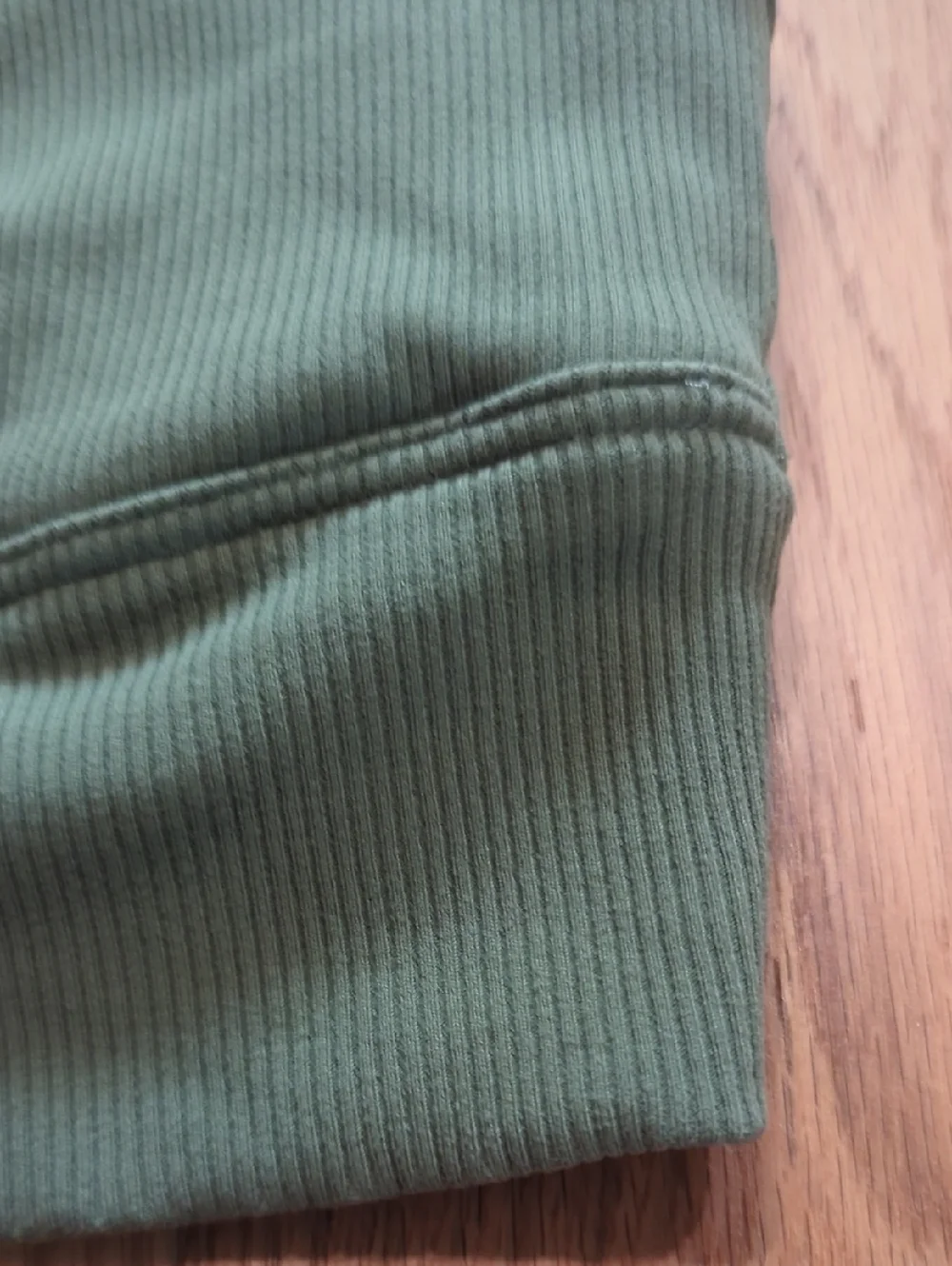OFFLINE By Aerie. Ribbed Scoop Sports Bra In Olive. Size Large. - Picture 7 of 8
